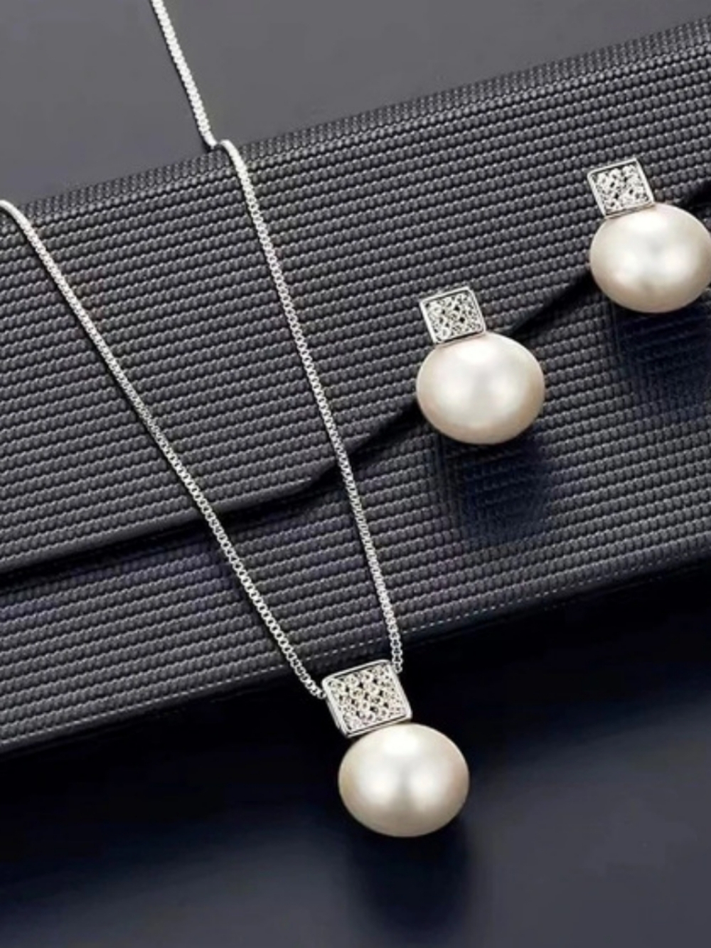 Pearl Pendant Necklace & Earrings Set